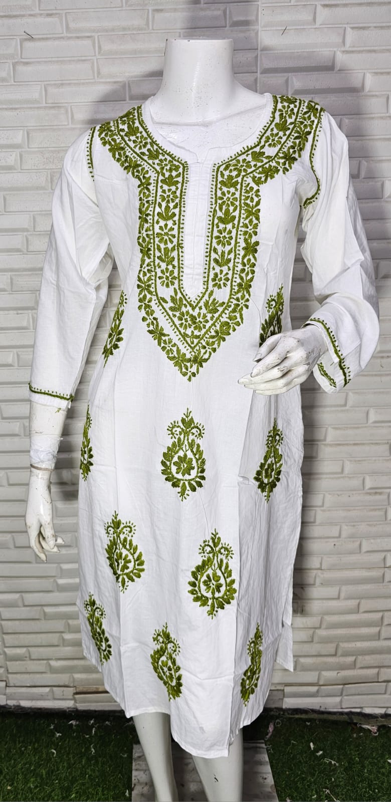 Chikankari pure Mul Mul cotton kurti