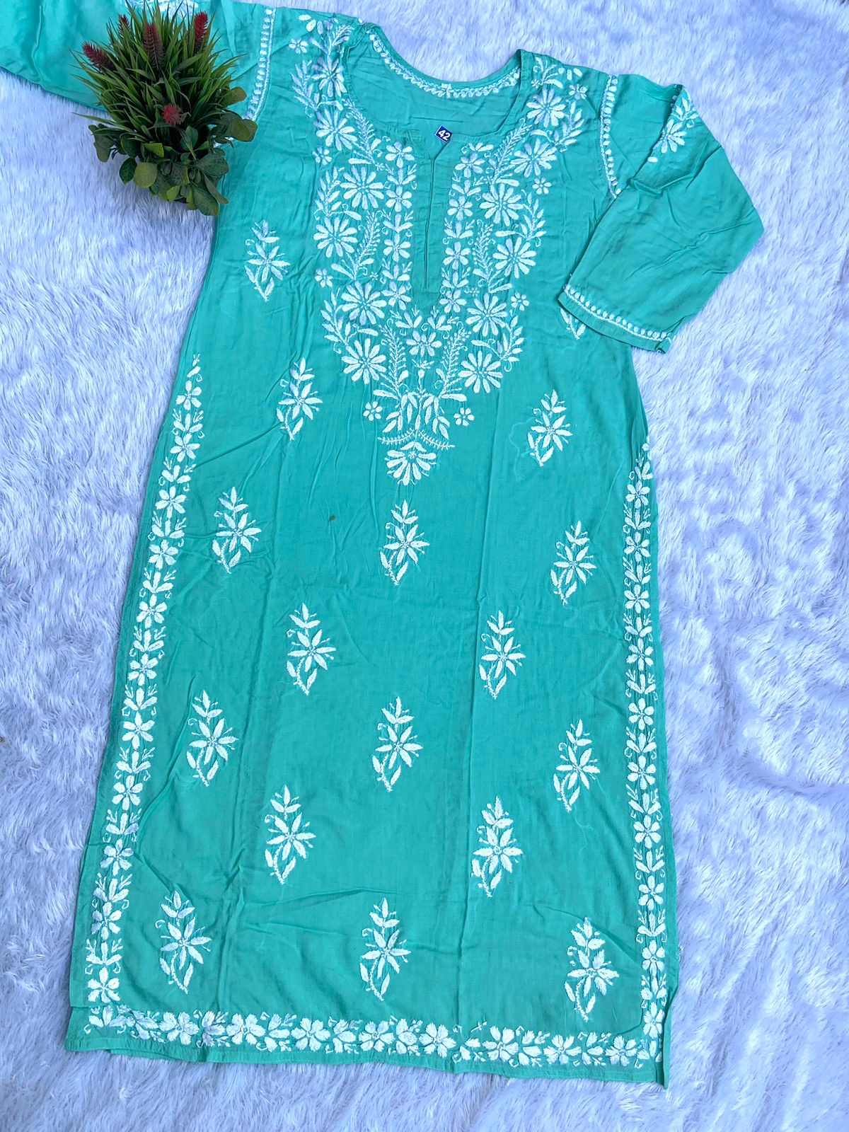 Noor chikan modal kurta