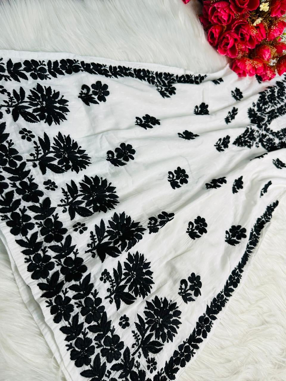 Soft n comfy Beautiful chikankari White n black Kurta