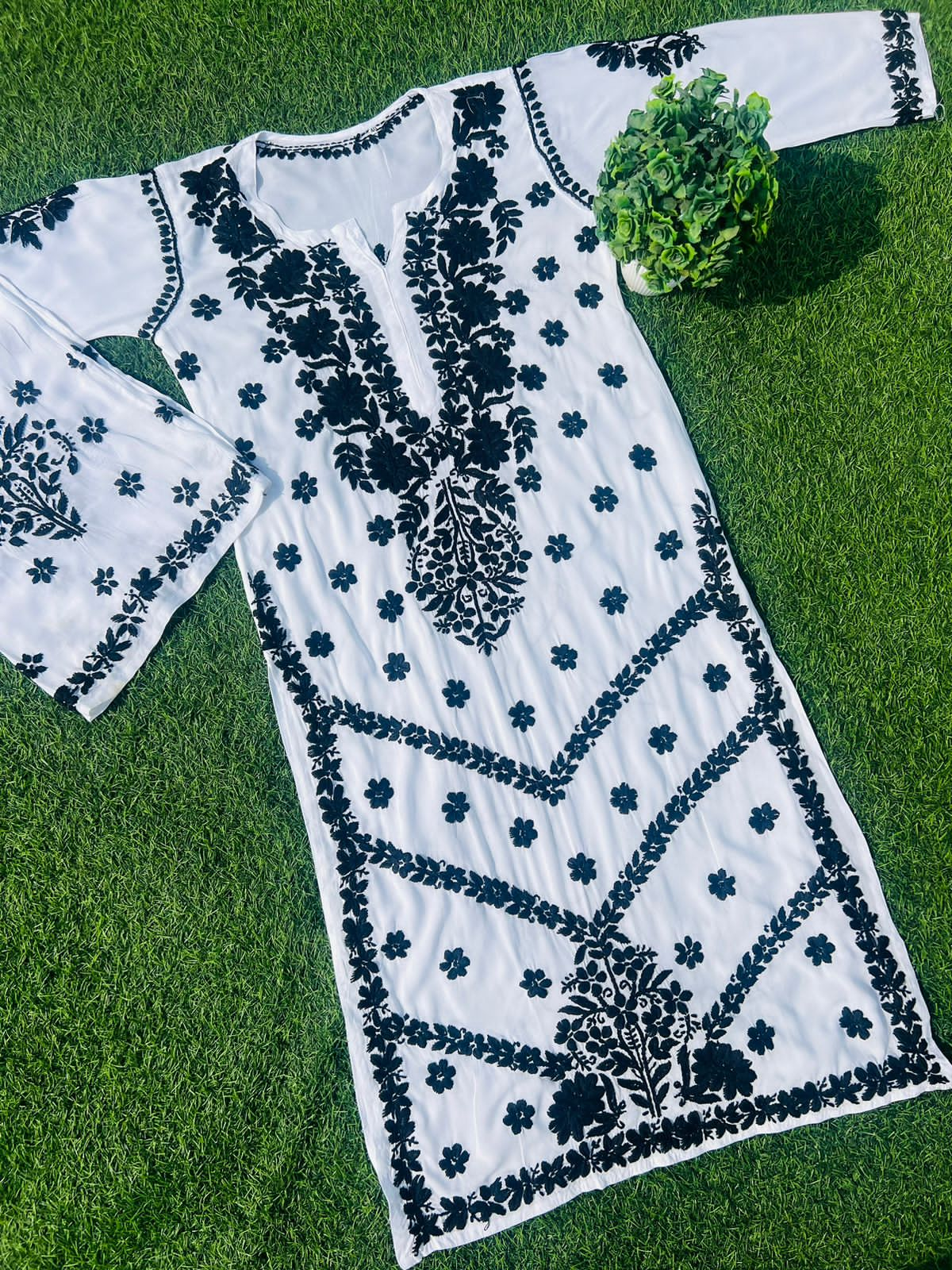 Modal Chikankari Plazi Set