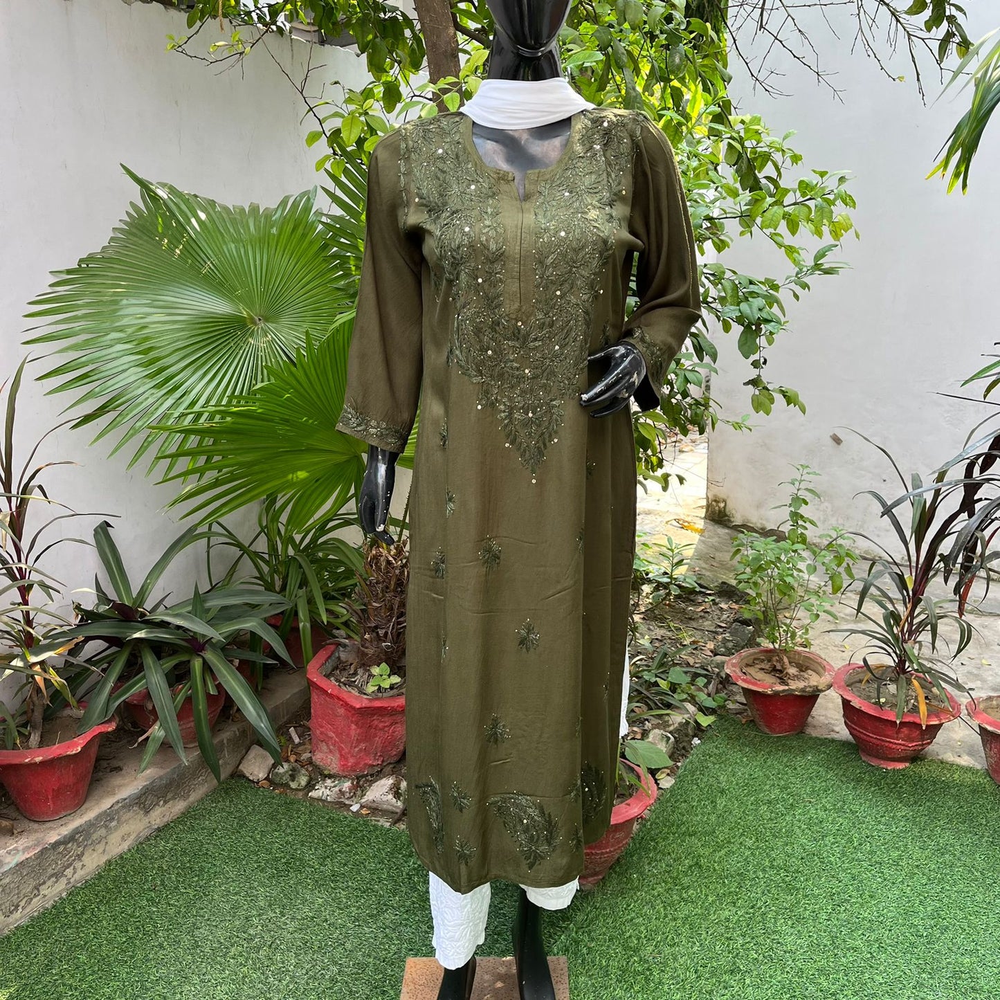 Most Demanding Straight Fit Tone to Tone Kurta With Mukaish work