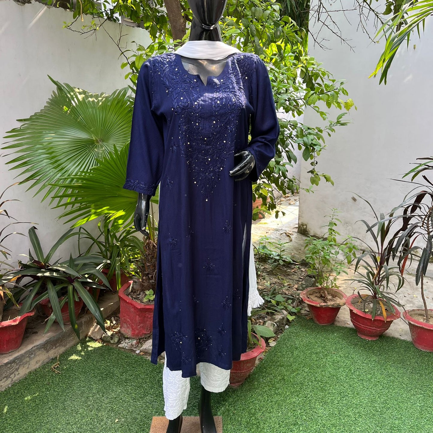 Most Demanding Straight Fit Tone to Tone Kurta With Mukaish work