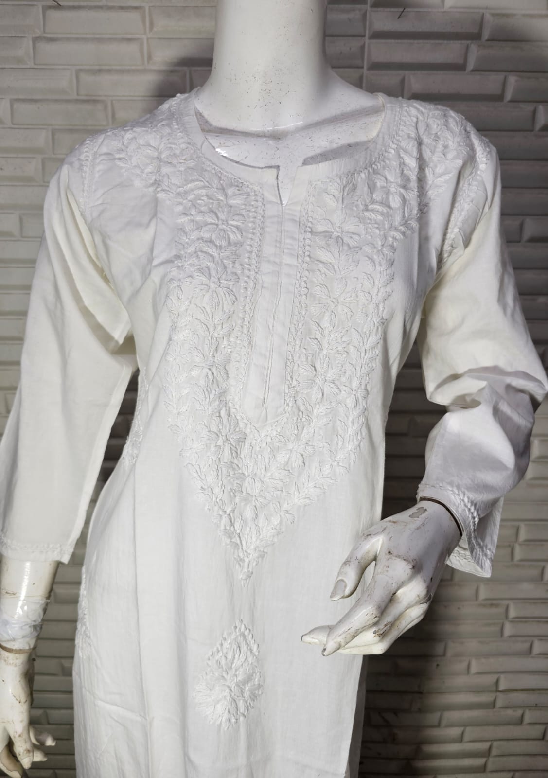 Chikankari pure Mul Mul cotton kurti