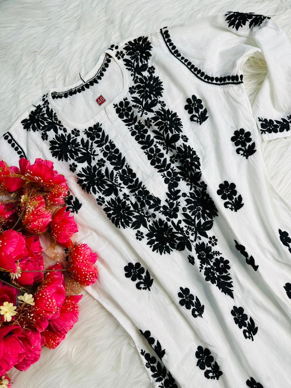 Soft n comfy Beautiful chikankari White n black Kurta